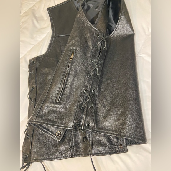Black Leather Motorcycle Vest Men’s M. Conceal to carry pockets - Picture 7 of 10
